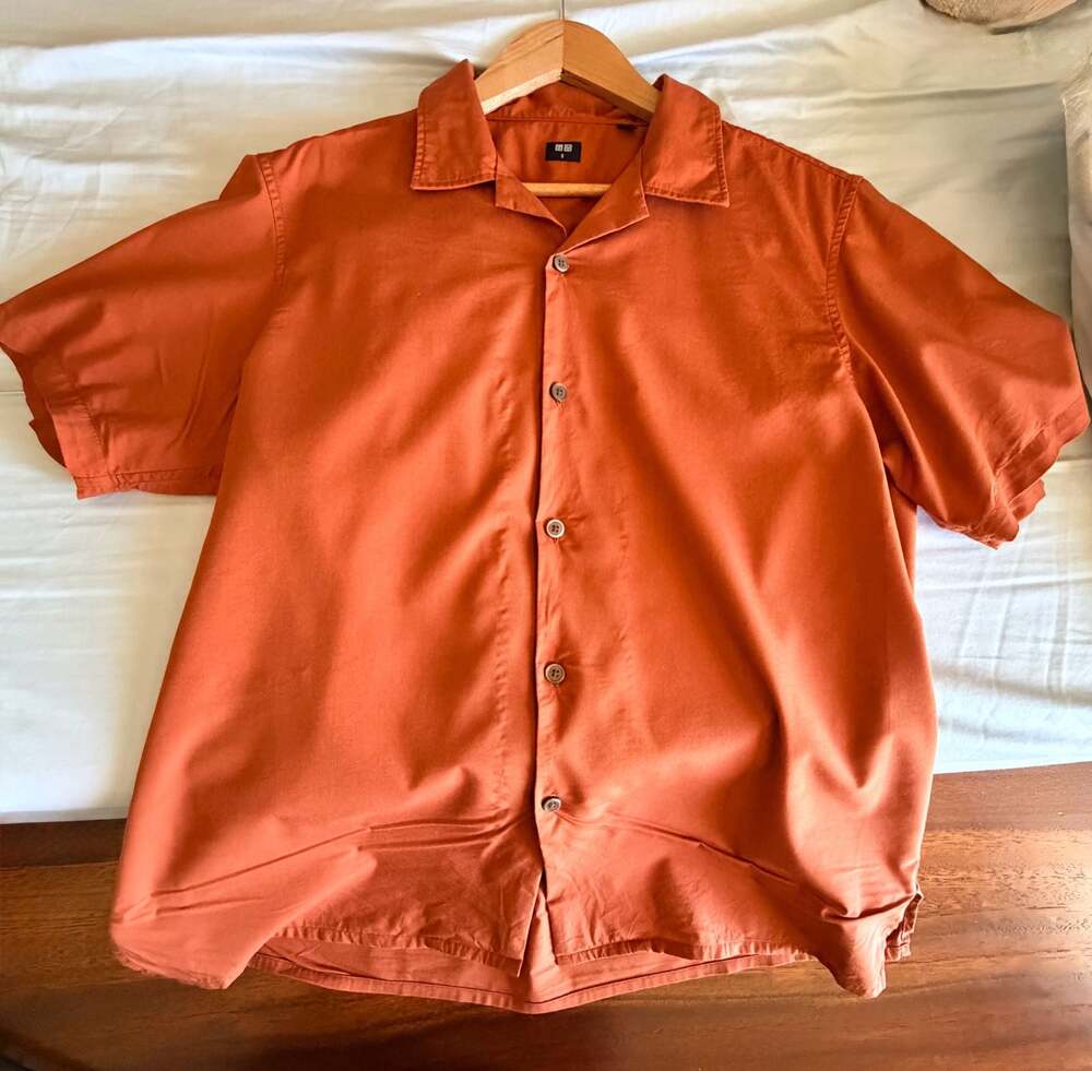 Uniqlo Men's Short Sleeve Camp Collar Shirt in Burnt Orange, 50% Cotton 50% Moda